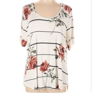 24/7 MAURICES Floral Short Sleeve Scoop Neck Tee Shirt EUC